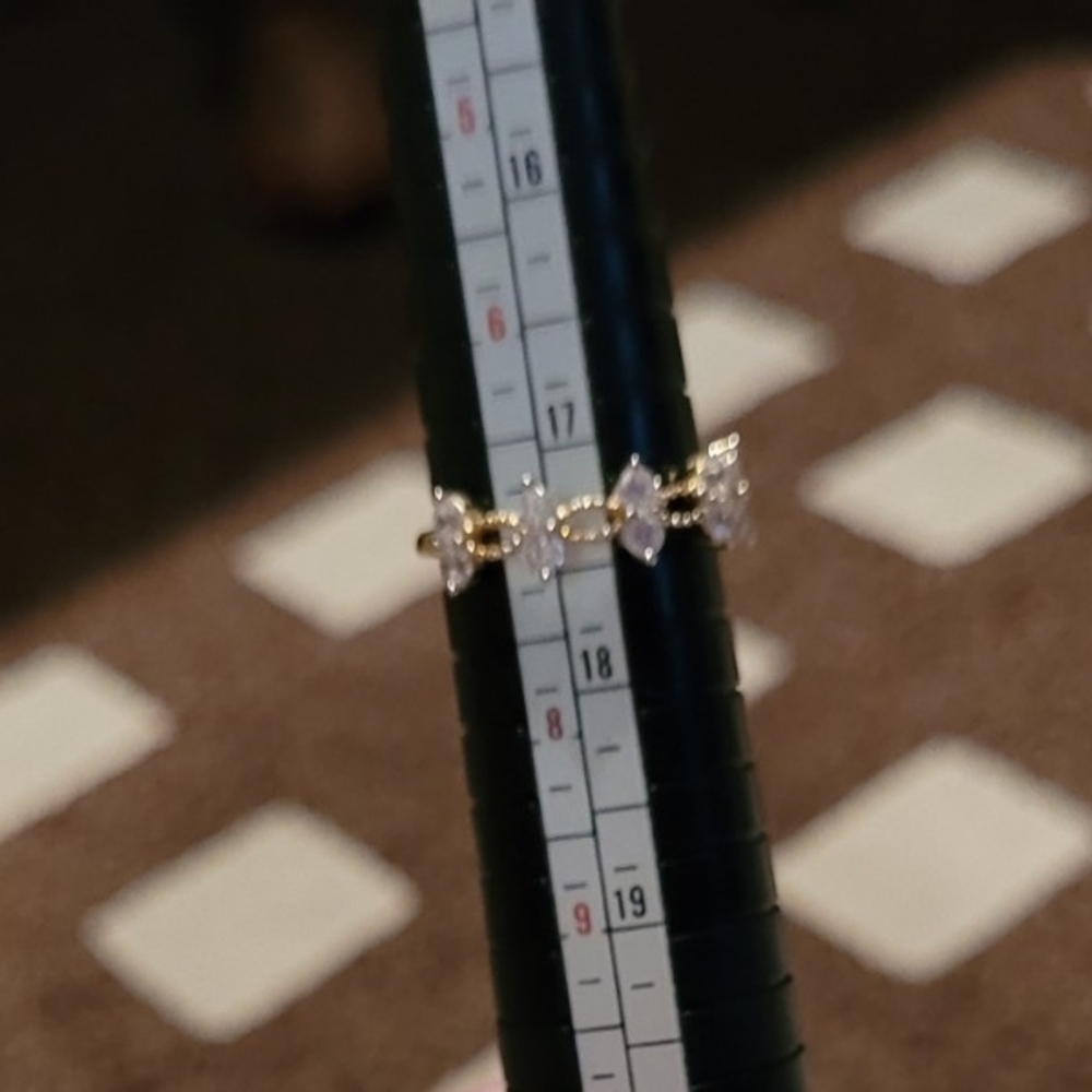 Elegant Gold and Silver Women's Ring